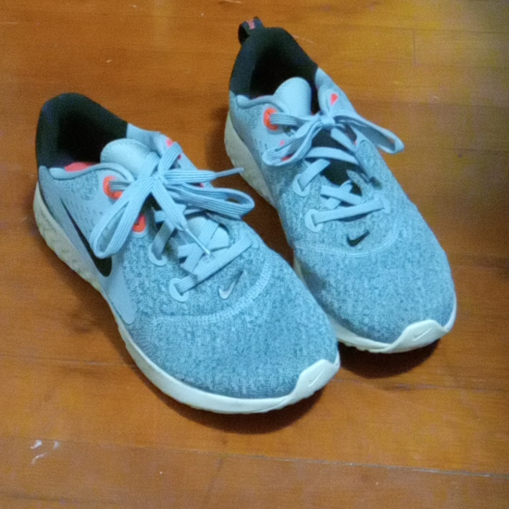 Youth shoes